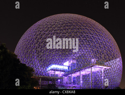 Canada, Québec, Montréal, la Biosphère par l'architecte Richard Buckminster Fuller sur l'île de Saint-Helen, structure sphérique Banque D'Images