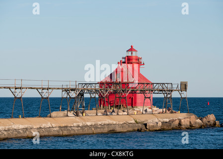 Au Wisconsin, le comté de porte, Sturgeon Bay. Pierhead nord phare, construit en 1882, situé sur le lac Michigan. Banque D'Images