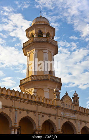 Une mosquée dans la rue principale de la ville vallonnée de pyin u lwin (MAYMYO - connu sous le nom de Myanmar Banque D'Images