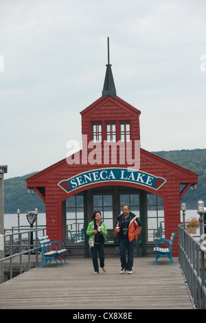 Le Seneca Lake pier public dans le New York Watkin Glen. Banque D'Images