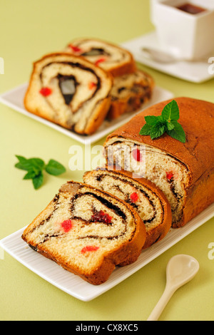 Gâteau au chocolat et fruits. Recette disponible. Banque D'Images