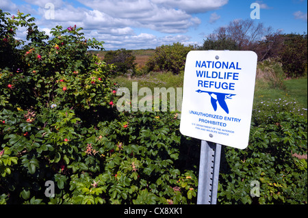 Panneau indiquant la limite de Rachel Carson Wildlife Refuge dans des puits, Maine, USA. Banque D'Images