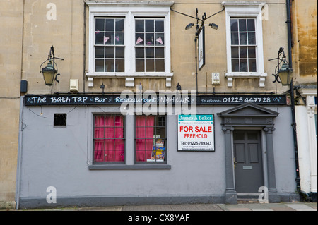 Le robinet de bain bar restaurant discothèque fermée et à vendre à Bath Somerset England UK Banque D'Images