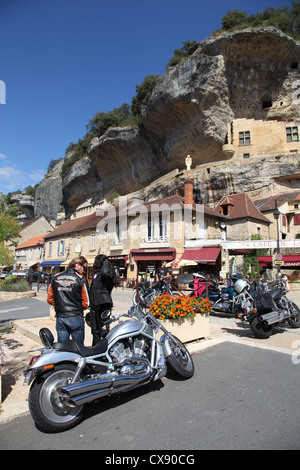 L'homme de Cro-Magnon et abri sous roche Les Eyzies-de-Tayac Banque D'Images