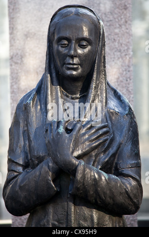 Cimetière monumental italien : collection de deux cents ans statues Banque D'Images