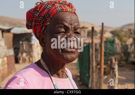 Plus femme africaine en costume traditionnel Banque D'Images