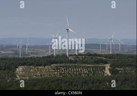 Photo : Steve Race - l'installation de l'éolienne à la Fatarella, Catalunya, Espagne. Banque D'Images