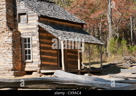 Une cabane dans les Smoky Mountains du Tennessee. Banque D'Images