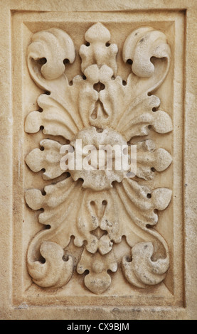 Libre d'ornement architectural sur un vieux bâtiment dans Sibenik, Croatie Banque D'Images