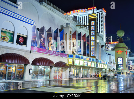 Casinos célèbre le long de la promenade d'Atlantic City, New Jersey. Banque D'Images