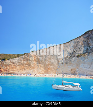 Location ancrées à Porto Katsiki plage sur l'île de Lefkada, Grèce Banque D'Images