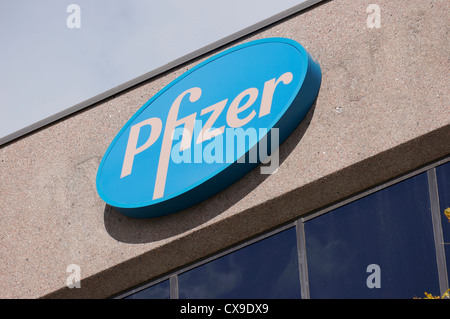 La société pharmaceutique Pfizer signe, logo Banque D'Images