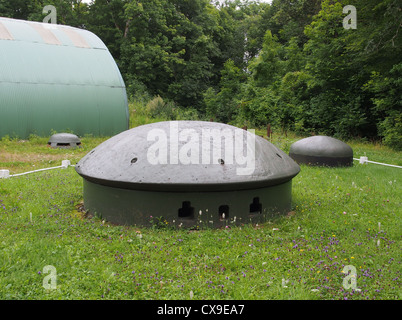 Fort de Fermont, une fortification historique en France, présente des tourelles à battants, utilisées pour la défense pendant la première Guerre mondiale. Le musée met en valeur l'importance militaire du fort. Banque D'Images