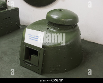 Fort de Fermont, situé en France, abrite la tourelle Char FT dans le cadre de son musée militaire. Le Char FT, un char révolutionnaire français de la première Guerre mondiale, a été l'une des premières tourelles entièrement rotatives. Aujourd'hui, la tourelle est conservée et exposée au musée comme un artefact historique montrant le développement précoce des chars. Banque D'Images