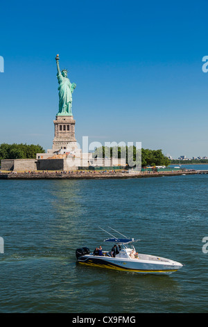 Vue de la Statue de la liberté à Staten Island à partir de la rivière Hudson. Banque D'Images