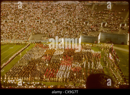 1960 1965 Memorial Stadium UI Indiana University bloomington sports jeu de football foule marchant 100 Indiana Banque D'Images