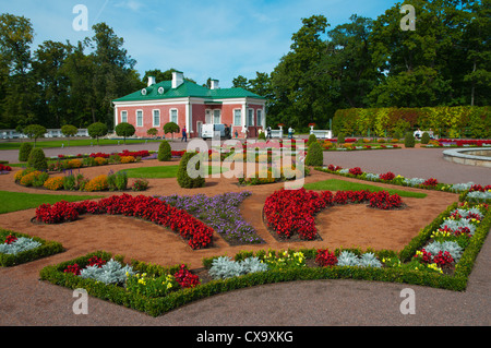 Jardin de fleurs de style baroque du xviiie siècle dans le Palais Kadriorg parc Kadrioru le parc Kadriorg Europe Estonie Tallinn Banque D'Images