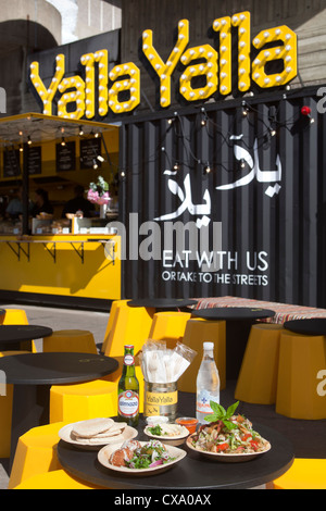 Yalla Yalla rue libanais Cuisine Nourriture Londres South Bank Banque D'Images