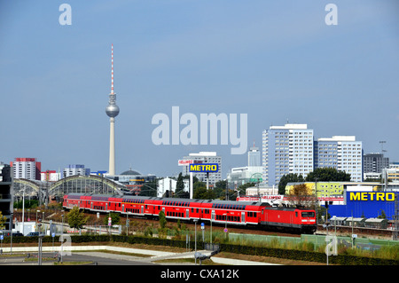 La gare de train de quitter Ostbanhof Berlin Allemagne Banque D'Images