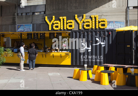 Yalla Yalla rue libanais Cuisine Nourriture Londres South Bank Banque D'Images