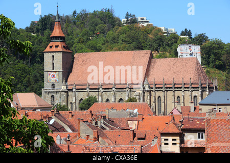 La ville de Brasov, en Transylvanie, Roumanie. Célèbre de l'Église Noire. Banque D'Images