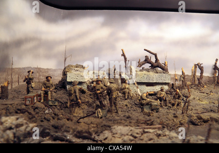 Un modèle miniature d'une scène de la PREMIÈRE GUERRE MONDIALE À l'intérieur de la 'In Flanders Fields' Musée de la Première Guerre mondiale à Ieper (Ypres), Belgique. Banque D'Images