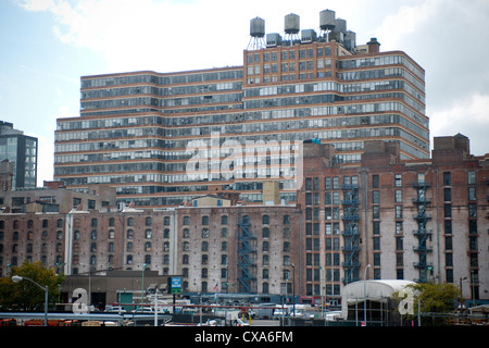 L'énorme bâtiment du terminal de l'Atlas en face de l'édifice tout aussi Starrett-Lehigh massive dans le quartier branché de West Chelsea Banque D'Images