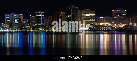 Halifax, Nouvelle-Écosse skyline at night. Banque D'Images