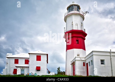 Ciel orageux à St David's Lighthouse aux Bermudes. Banque D'Images