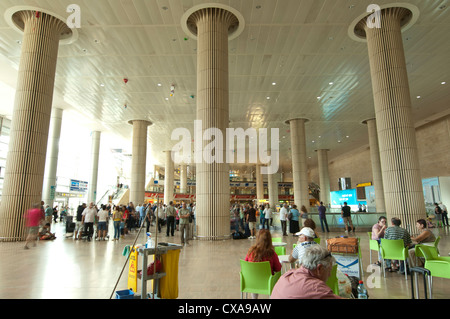 Hall des arrivées de l'aéroport international Ben Gurion en Israël Banque D'Images