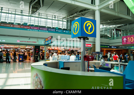 Help Desk en salle d'embarquement à l'Aéroport International d'Incheon, Corée du Sud, Corée Banque D'Images