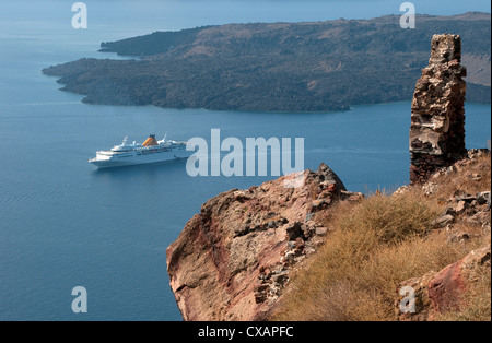 Un paquebot de croisière, Cyclades, Grèce Banque D'Images