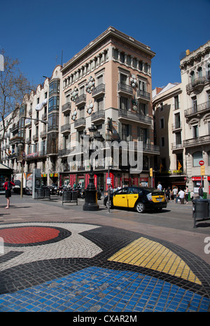 Mosaïque de la chaussée par Joan Miro sur Las Ramblas, Barcelone, Catalogne, Espagne, Europe Banque D'Images