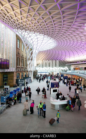 Hall de l'ouest de la gare de King's Cross, Londres, Angleterre, Royaume-Uni, Europe Banque D'Images