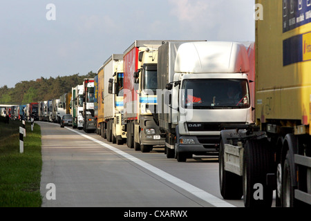 Magdeburg, camion embouteillage sur l'A2 en direction de Hanovre Banque D'Images