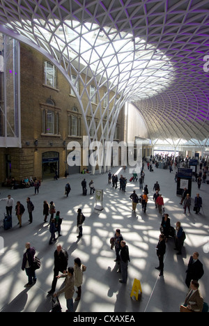 Nouveau Hall, la gare de Kings Cross, Londres, Angleterre, Royaume-Uni, Europe Banque D'Images