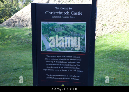 La grande tour du château de Christchurch, symbole du pouvoir normand construit à l'origine du bois bois d'environ 1100 ad, Dorset, Angleterre Banque D'Images