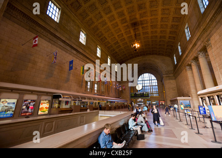 L'intérieur, grande salle, Union Station, Toronto, Ontario, Canada, Amérique du Nord Banque D'Images