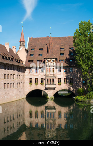 La Heilig Geist Spital ou hôpital Saint-esprit à Nuremberg en Bavière, Allemagne Banque D'Images