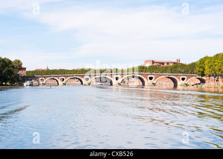 Le célèbre Pont Neuf Garonne River Crossing à TOULOUSE Haute-Garonne Midi-Pyrénées France Banque D'Images