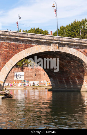 Exposition d'art photographique illustrant la tragédie de la guerre par Reza sur les banques du fleuve Garonne Toulouse Midi-Pyrénées France Banque D'Images