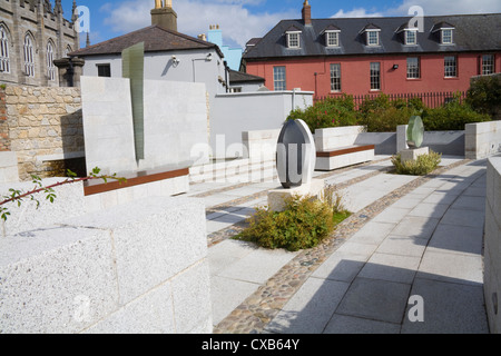 La ville de Dublin Irlande Garda l'UE dans le jardin Jardins Dubhlinn Memorial à la mémoire des membres de la Force de police irlandaise tué en service a ouvert ses portes en mai 2010 le château de Dublin Banque D'Images