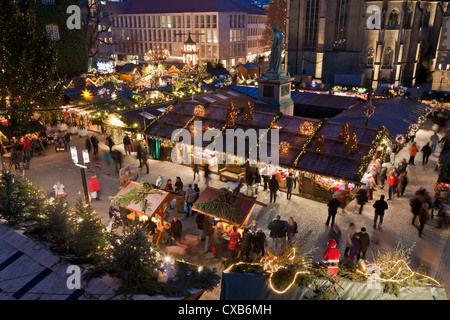 Marché de Noël, PLACE SCHILLERPLATZ, Stuttgart, BADEN-Württemberg, Allemagne Banque D'Images