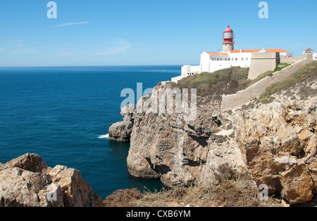 ALGARVE, PORTUGAL. Le phare de Cabo de Sao Vicente, près de Sagres dans l'extrême sud-ouest de la province. 2012. Banque D'Images