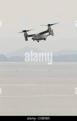 Les équipages de l'US Marine Corps effectue des MV-22 Osprey avion vols vérification fonctionnelle et vols de compétence pilote le 24 septembre 2012 à bord d'Iwakuni Marine Corps Air Station au Japon. Les vols sont nécessaires avant que l'avion peut voler au Japon. Banque D'Images