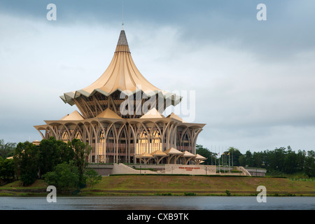 Édifice de l'Assemblée législative de l'État de Sarawak, Kuching, Sarawak, Bornéo, Malaisie Banque D'Images