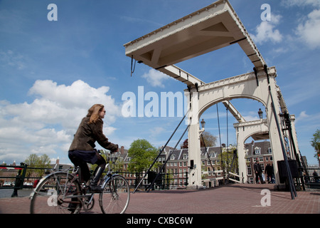 Magere Brug (pont Maigre), Amsterdam, Pays-Bas, Europe Banque D'Images