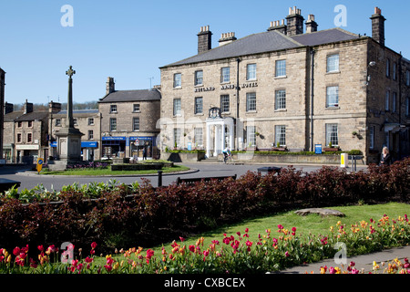 Rutland Arms Hotel de Ville et de croix, Bakewell, Derbyshire, Angleterre, Royaume-Uni, Europe Banque D'Images