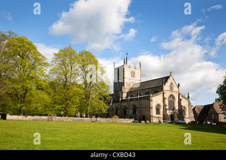 L'église paroissiale au printemps, Knaresborough, Yorkshire du Nord, Yorkshire, Angleterre, Royaume-Uni, Europe Banque D'Images