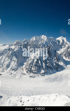 Le parc national de Denali en Alaska offre de magnifiques paysages de montagne et des glaciers de l'air. Banque D'Images